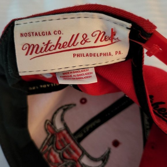 Authentic Chicago Bulls Red OG Jordan Vintage Mitchell & Ness NBA Snapback Hat - Picture 5 of 5